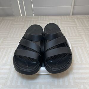 Crocs Women's Getaway Strappy Sandals Black Sz 7